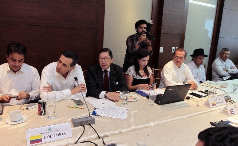 Handout photo released by the Salvadorean Ministry of Foreign Affairs of a general view of the System of Central American Integration (SICA) meeting of foreign affairs ministers in San Luis Talpa, El Salvador on November 24, 2015. Representatives of the governments of Central America, Ecuador, Colombia and Mexico tried Tuesday to temper the refusal of Nicaragua to allow thousands of Cuban migrants stranded in Costa Rica to cross the country on their way to the US. AFP PHOTO / SALVADOREAN MINISTRY OF FOREIGN AFFAIRS - MARIO PASCASSIO / AFP / Foreign Affairs Ministry / MARIO PASCASSIO