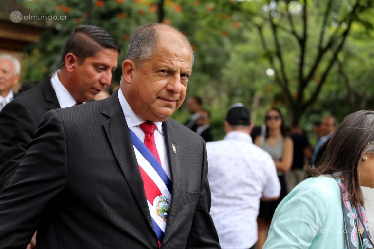Luis Guillermo Solís pide la renuncia de la Junta Directiva del BCR