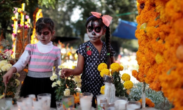 Pandemia cambia celebraciones del Día de los Muertos en México