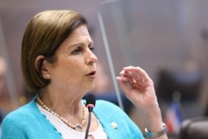 Cisneros señala modus operandi de la Contraloría en Ciudad Gobierno, escáneres y Marina de Limón
