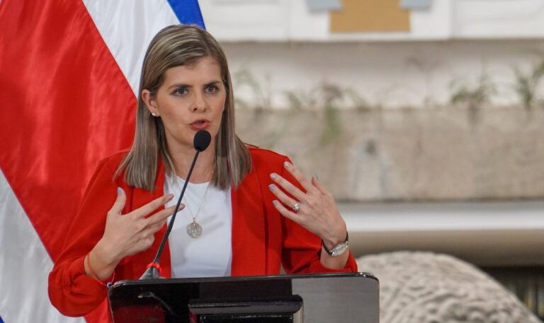 Ministra de Planificación critica que Contraloría cuestiona Ciudad Gobierno pero no alquileres millonarios