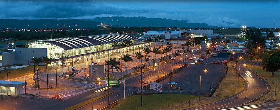 Resultado de imagen para Aeropuerto Juan SantamarÃ­a, costa rica