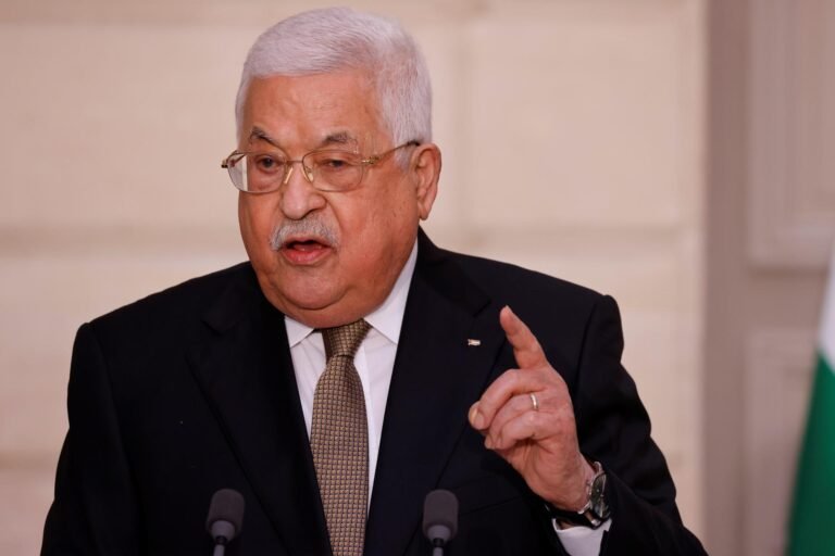 Primer ministro palestino elegido a dedo por Abás presenta nuevo gobierno con 22 ministros